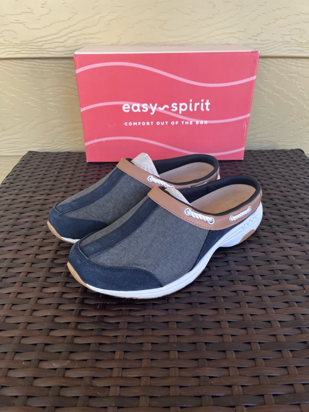 Easy Spirit Navy and Tan Slip-On Clog